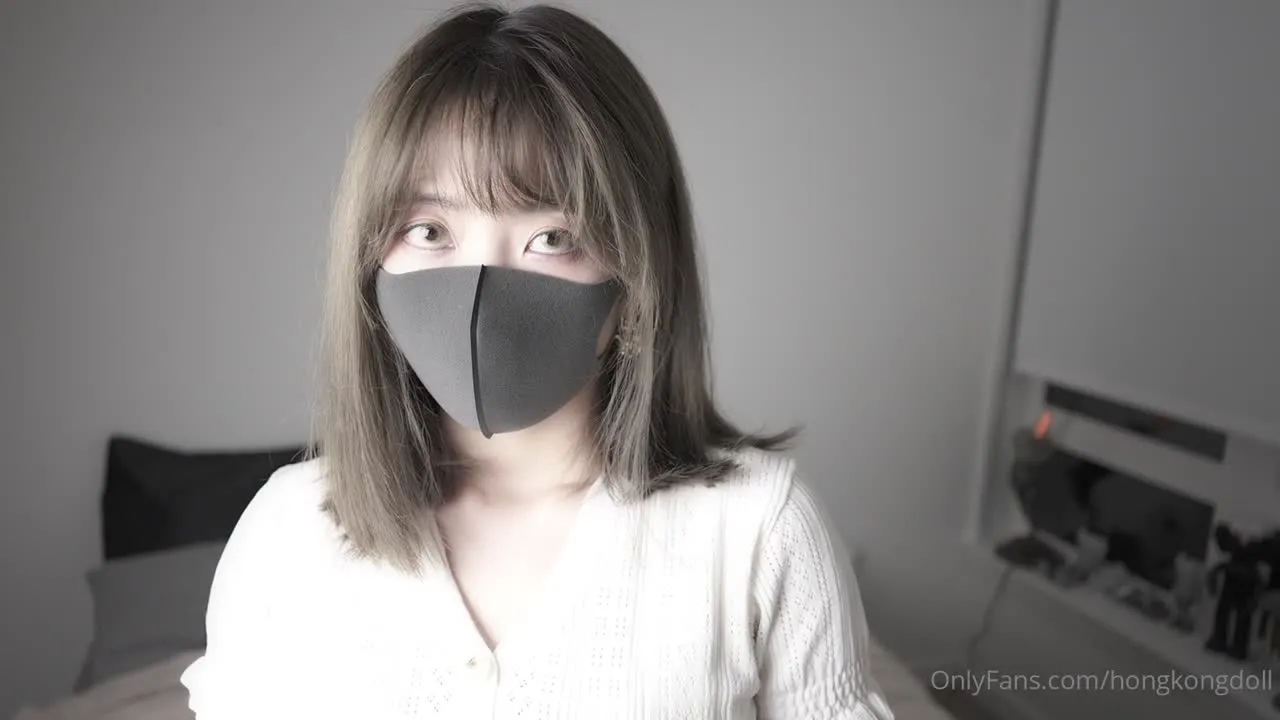 HongKongDoll: การยั่วยุถุงน่องสีขาว